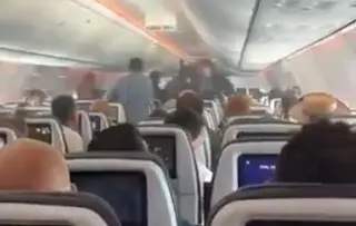 Explota objeto y provoca incendio en avión de Aeroméxico. Así reaccionaron los pasajeros (+Video)