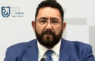 Ulises Lara, ex fiscal de FGR, denunciado por su propia hermana