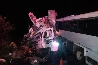 Investigan choque de autobús con 4 muertos y 20 lesionados tras evento de Sheinbaum