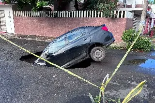 ¿Quién deberá reparar el auto que cayó al socavón? 