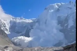 Montaña colapsa y sepulta a escaladores en Rusia; reportan varios muertos (+ Video)