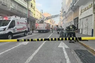 Fuerte movilización por incendio en zapatería; esto revela PC de Veracruz