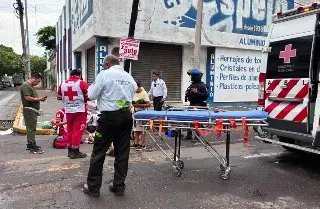 Iba al trabajo para pagar la universidad de su hija... pero un minuto le cambió la vida