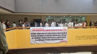 Trabajadores del CAE Doctor Rafael Lucio protestan por falta de insumos en Xalapa
