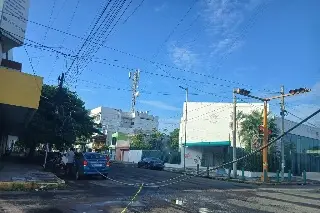 ¡Precaución! Hay cables colgando en centro de Veracruz 