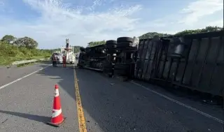 Toma precaución porque hay cierre por accidente en esta carretera de Veracruz