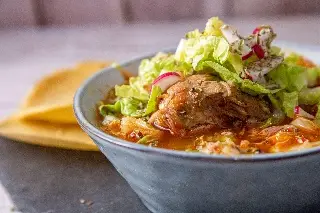 ¿Cuánto cuesta preparar pozole este 15 de septiembre? La cifra te sorprenderá