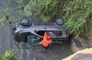 Muere tras caer con su auto al río Metlác este sábado
