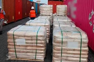 Aseguran casi 55 mil kilos de sustancia usada para fabricación de drogas y fármacos en Manzanillo