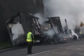 Accidente con incendio provoca cierre en la carretera Córdoba-Puebla ¿A qué altura?