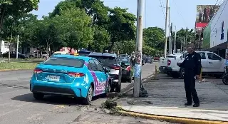 ¡Atención Veracruz! Choque entre auto y motocicleta moviliza a cuerpos de emergencia