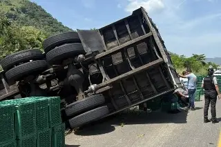 Accidente provoca cierre en carretera Poza Rica-Veracruz ¿A qué altura?