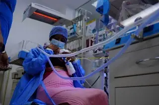 Bebé prematuro de menos de un kilo supera paro cardiaco en Veracruz