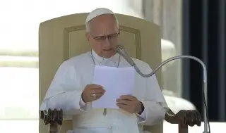 Papa pide no dejar decisiones humanas en manos de algoritmos 