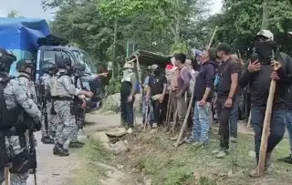 Reportan bloqueos, disturbios y quema de patrullas en Quechultenango, Guerrero