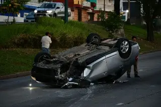 Volcadura en Lázaro Cárdenas causa tráfico lento en Xalapa