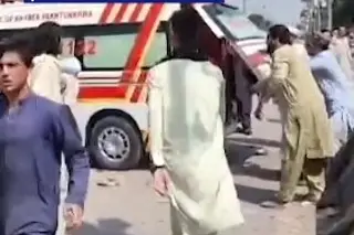 Ataque suicida en Pakistán deja 21 muertos y más de 80 heridos (+Video)