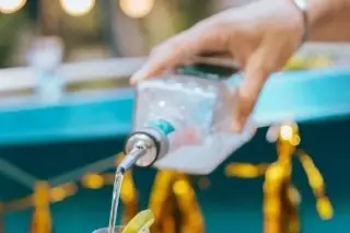 Tras tragedia en XV años, decomisan más de 500 botellas de tequila adulterado