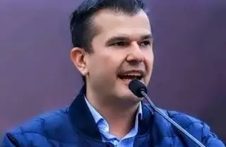 Juan Manzo responde a denuncia por delincuencia organizada y acusa intento de desprestigio