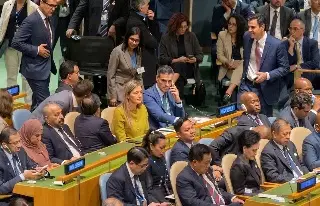 Polémico beso de Delcy Rodríguez a Pedro Sánchez en la ONU (+Video)