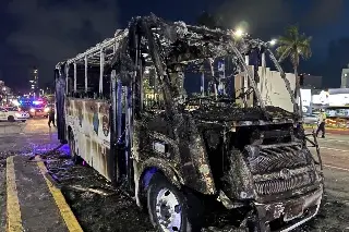 ¿Por qué fue el fuego se propagó tan rápido en una camión de pasaje en Boca del Río? Esto dicen expertos