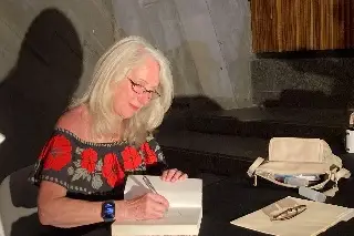 Presentan libro ‘Tiempo de Flor y de Ceniza’