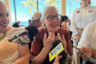 Llegó desde Texas por amor a Veracruz y hoy recibe un reconocimiento por su colección histórica