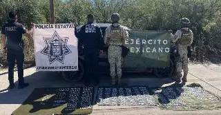 Encuentran auto con más 2 mil dosis de droga en Sonora; también llevaban otras drogas