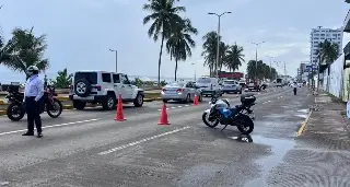 Cierran dos carriles en el bulevar Miguel Alemán y ya hay largas filas