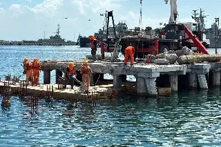 ¿Qué harán ahí? Intervienen muelle del malecón de Veracruz