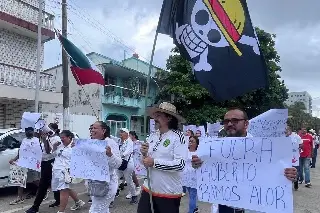 Marchan en Veracruz por falta de medicamentos e insumos en hospitales 