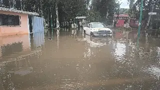 Inundaciones en varias colonias de Xalapa tras fuertes lluvias de este domingo