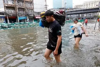 Miles de hogares afectados y casi 4,900 evacuados por inundaciones en Bangkok