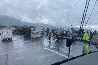 Paso complicado en las Cumbres de Maltrata por accidente; checa esta información