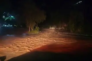 Lluvias bloquean acceso a estas comunidades en Zontecomatlán. Precaución