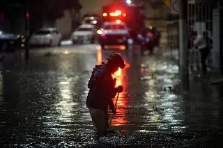 Lluvias dejan dos muertos en Xalapa; alertan por más lluvia
