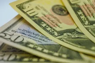 ¿Adiós al 'superpeso'? La explicación de por qué subió el dólar y cómo te impacta
