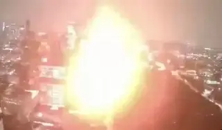 Captan explosión en avenida durante madrigada de este jueves ¿Hay lesionados? (+Video)