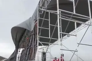 Colapsa estrado sobre público en cierre de campaña en Perú (+Video)