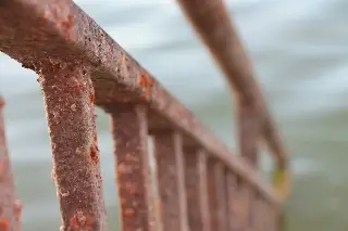 Ni el acero inoxidable se salva: ¿por qué los metales se corroen tan rápido en Veracruz? 