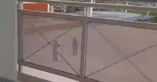 Estudiante con cuchillos realiza ataque dentro de secundaria en Querétaro (VIDEO)