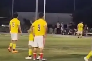 Partido termina en tensión en Veracruz: jugador saca un cuchillo contra sus propios compañeros (+ video)