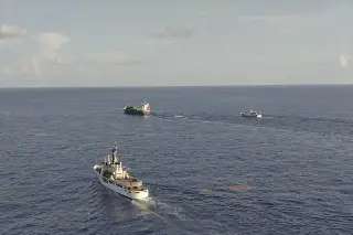EU intercepta buque con combustible que iba a Cuba; lo escoltan a México