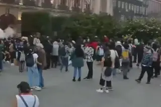 Bomba molotov hiere a joven de 17 años en marcha del 2 de octubre. Así pasó (+Video)