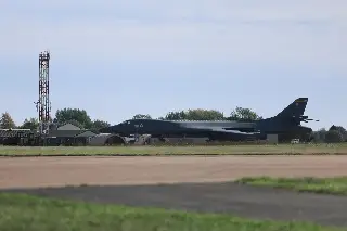 EU evacúa todos sus bombarderos de la base británica, tras presunto intento de atentado