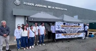 Paran labores y colocan candado en juzgado de Boca del Río; esta es su exigencia