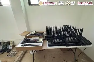 Aseguran inhibidores de señal y armas tras decomiso en operativo contra robo de transporte
