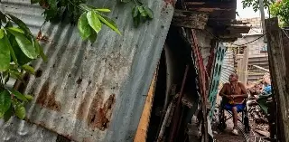Una vivienda de madera y láminas está en riesgo; adulto mayor lanza llamado de auxilio en Veracruz 