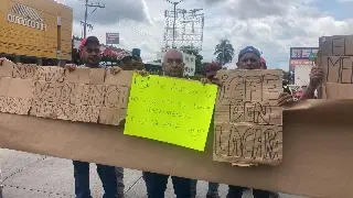 Bloquean ambos sentidos de la avenida Díaz Mirón en Veracruz