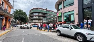 Desalojan edificios en Xalapa por fuerte olor a gas